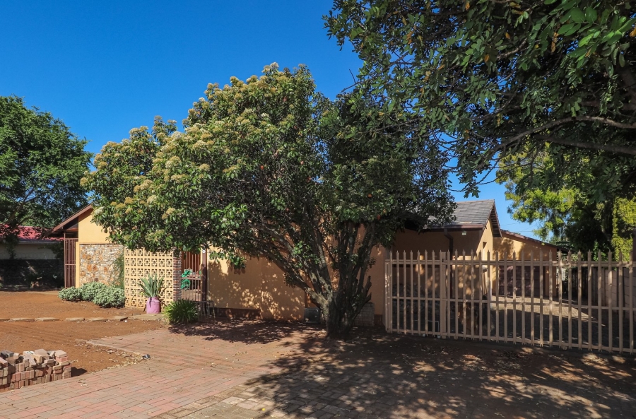 4 Bedroom Property for Sale in Flimieda North West